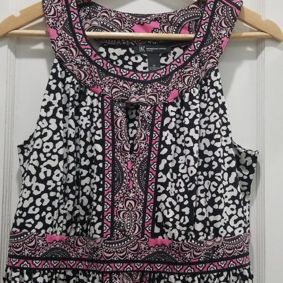 Halter-style dress with empire waist - Picture 2 of 8